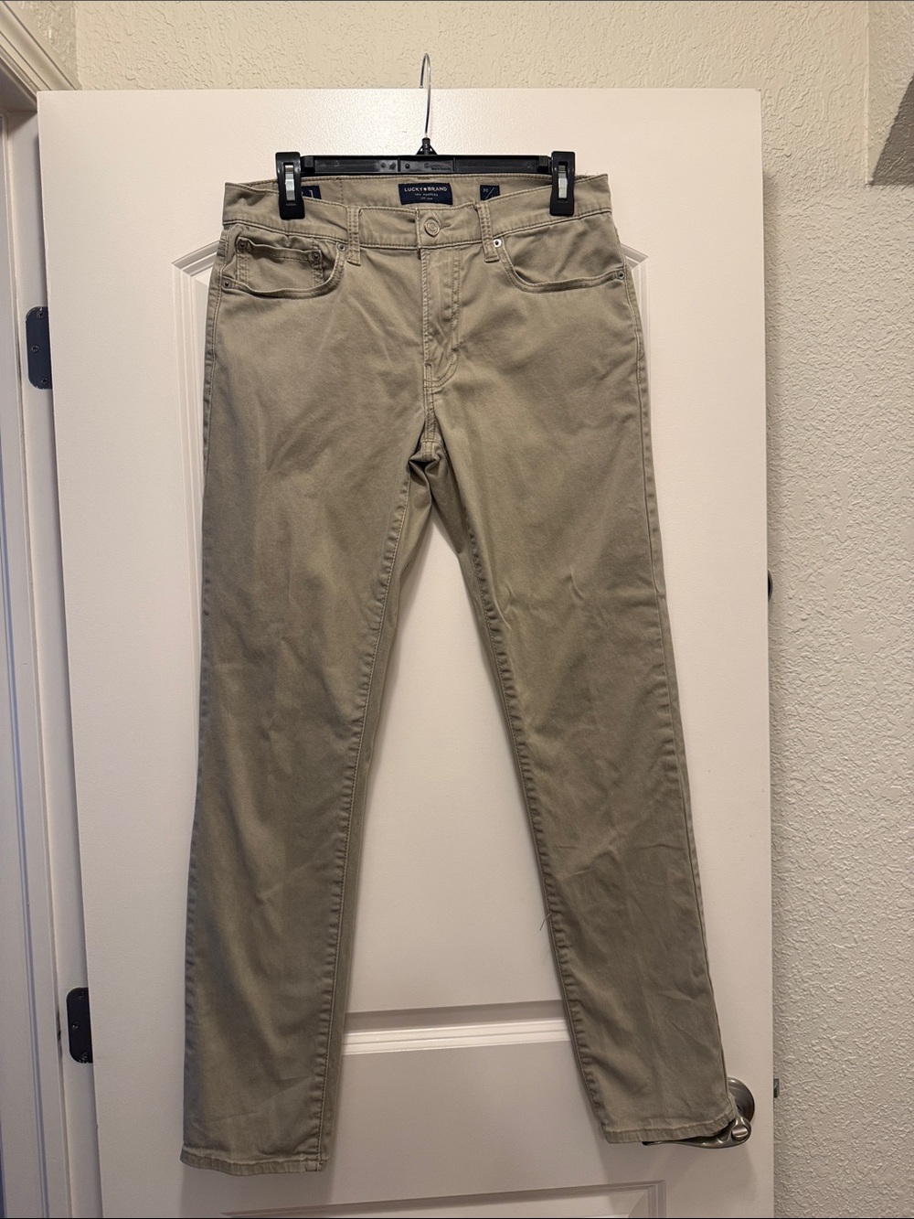Lucky brand Classic Men’s Slim Straight Jeans in Khaki